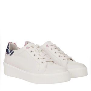 Naturalizer Morrison 2.0 White Lilac, Size 7.5, NWT Display pair tried on